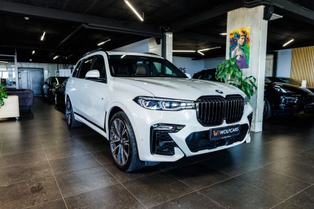 BMW X7 M50i xDrive 4.4 V8