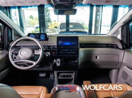 Hyundai STARIA Luxury 1.6 T-GDI Hybrid 6AT