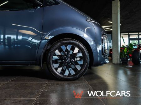 Hyundai STARIA Luxury 1.6 T-GDI Hybrid 6AT