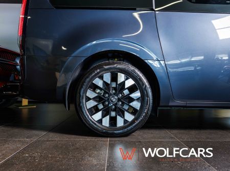 Hyundai STARIA Luxury 1.6 T-GDI Hybrid 6AT