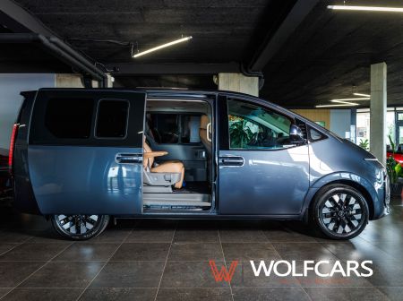 Hyundai STARIA Luxury 1.6 T-GDI Hybrid 6AT