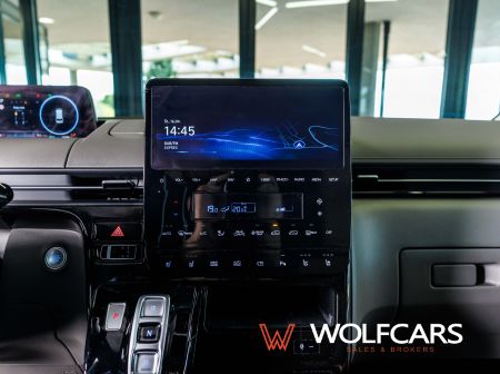 Hyundai STARIA Luxury 1.6 T-GDI Hybrid 6AT