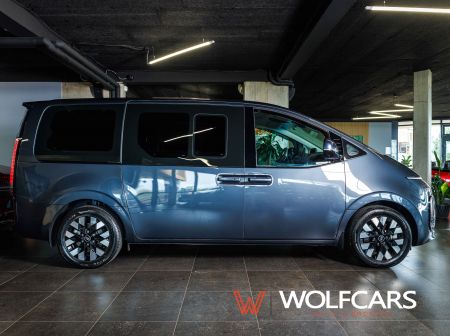 Hyundai STARIA Luxury 1.6 T-GDI Hybrid 6AT