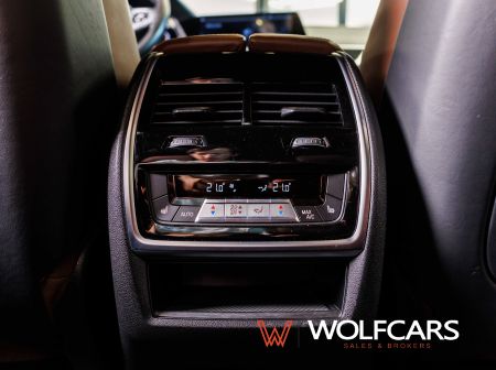 BMW X7 M50i xDrive 4.4 V8