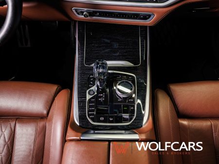 BMW X7 M50i xDrive 4.4 V8