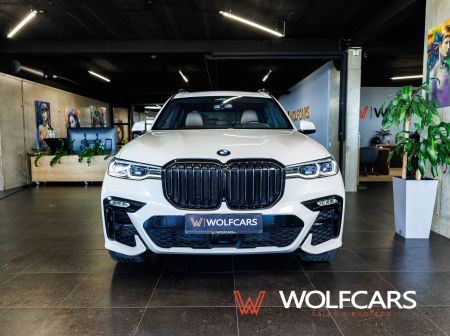 BMW X7 M50i xDrive 4.4 V8